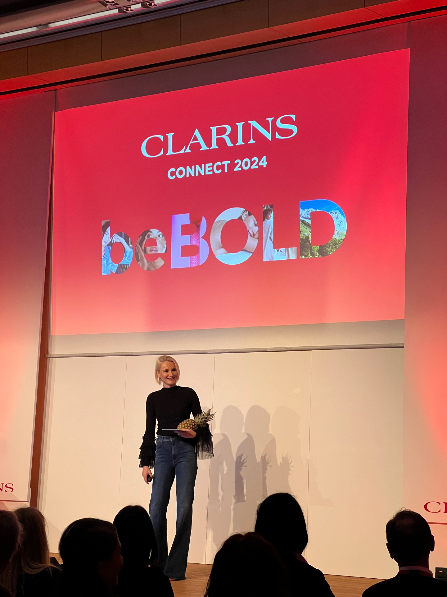Henriette Hochstein-Frädrich on stage at Clarins Connect 2024 — beBOLD keynote on digital focus and attention